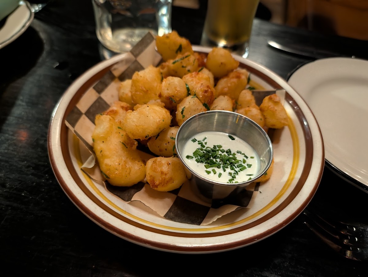 Bud & Marilyn's — Restaurant