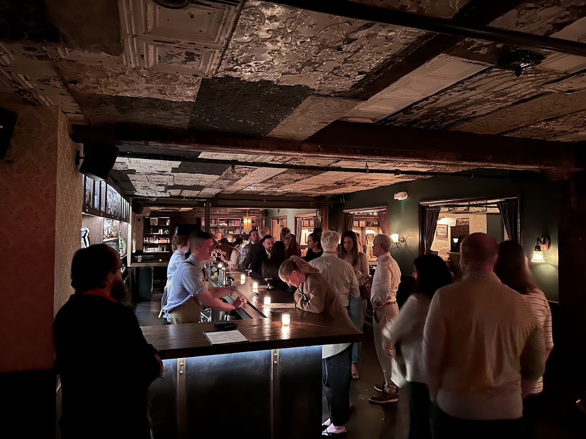 Harp & Crown — Restaurant