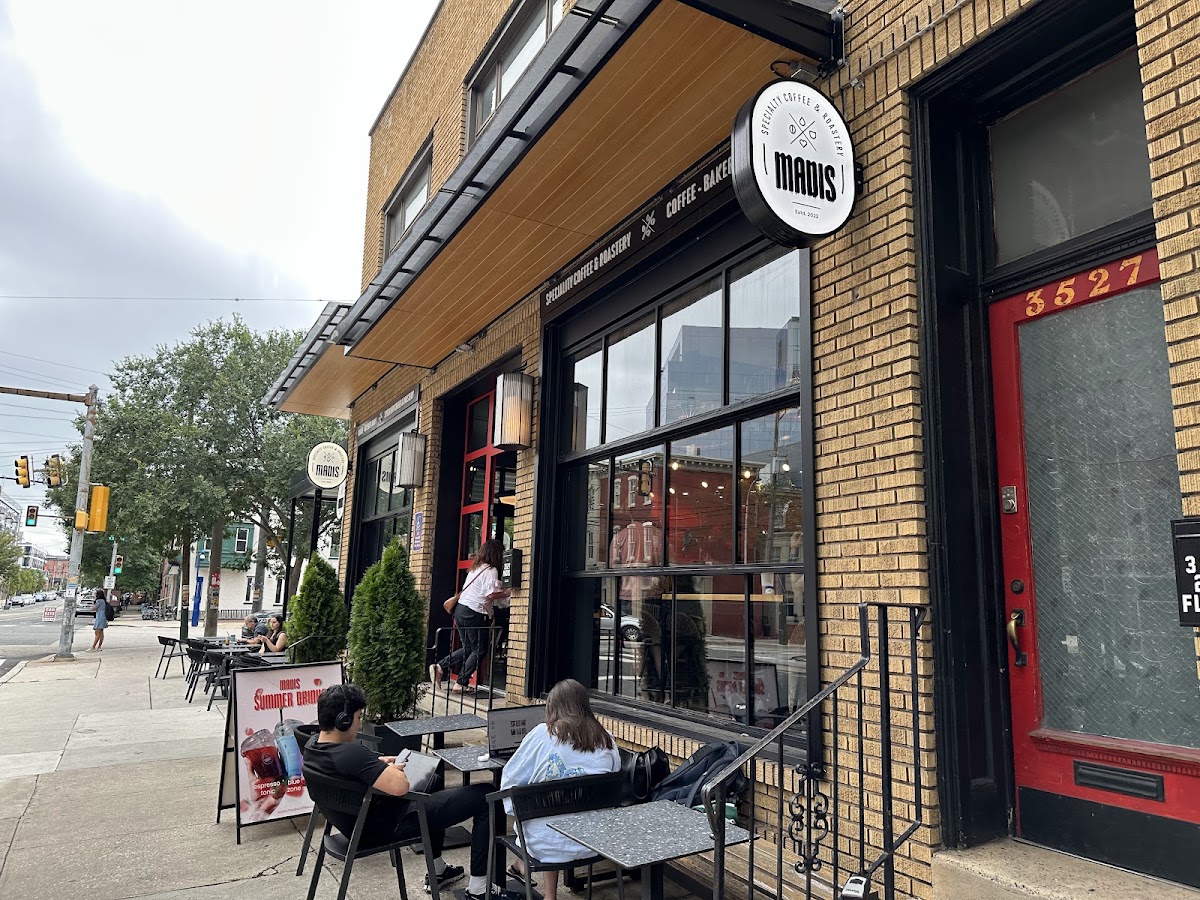 Madis Coffee Roasters — Cafe